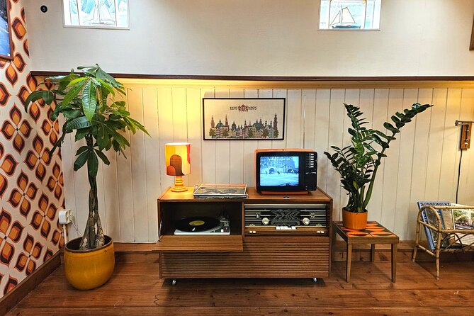 Houseboat Museum Amsterdam Self Guided Audio Tour - The most valuable part: seeing four people share a small room