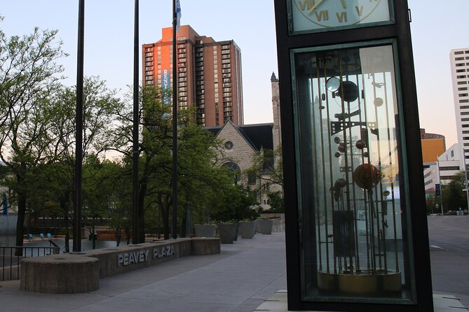In the Footsteps of Prince: A Self-Guided Audio Tour of Downtown Minneapolis - What the audio format does well