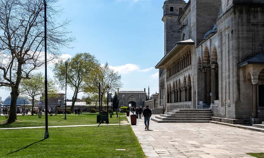 Istanbul: Blue Mosque Guided Tour & Süleymaniye Audio Guide - Dress rules and practical comfort