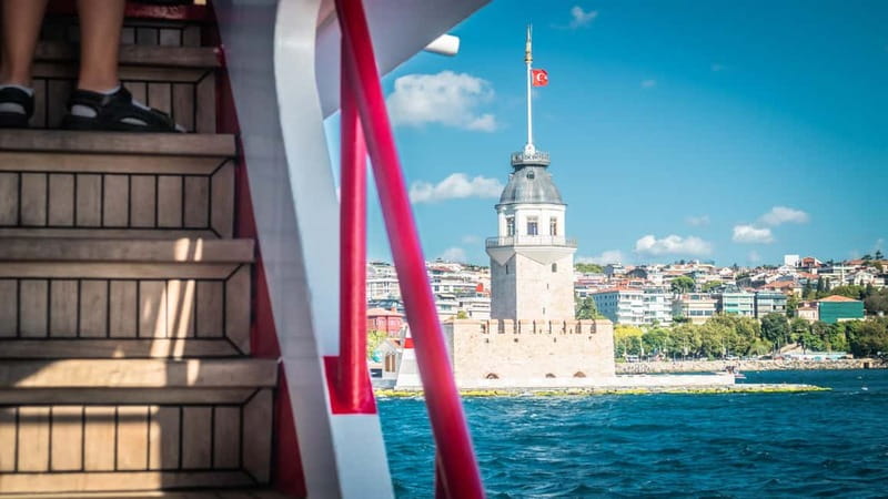 Istanbul: Bosphorus Sightseeing Cruise Tour with Audio Guide - Rumeli Fortress and the northern stretch