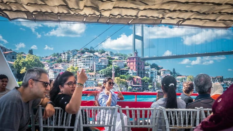 Istanbul: Bosphorus Sightseeing Cruise Tour with Audio Guide - Choosing morning, afternoon, or sunset