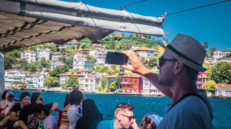 Istanbul: Bosphorus Sightseeing Cruise Tour with Audio Guide - How the audio guide works
