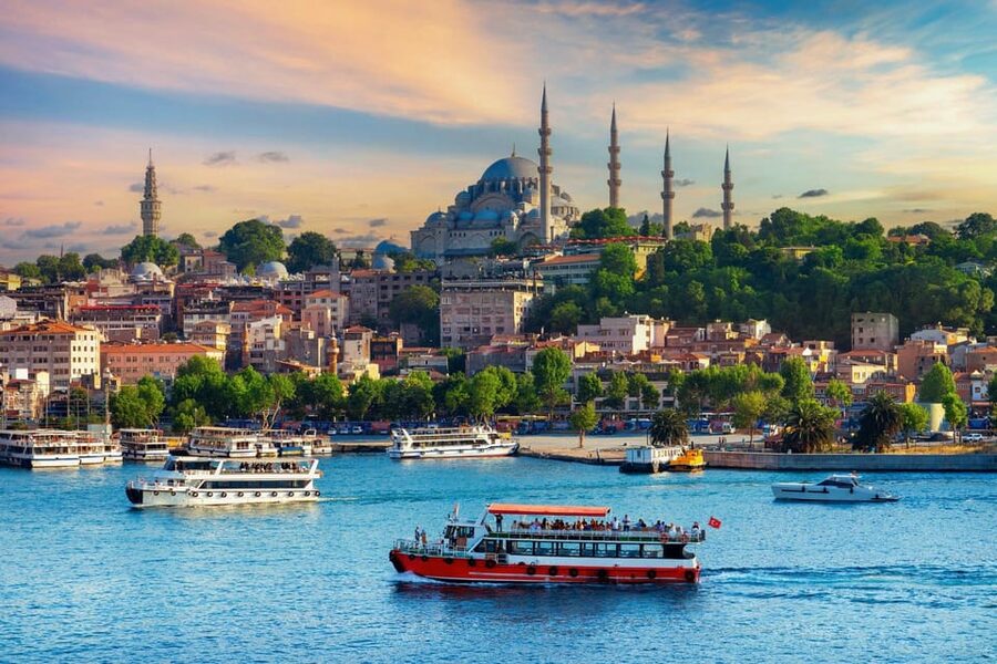 Istanbul: Bosphorus Strait Sightseeing Cruise & Audio Guide - Why the Bosphorus is the right place to begin