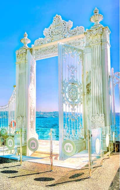 Istanbul:Dolmabahce Palace Skip-the-Line Entry & Audio Guide - Entering with a skip-the-ticket-line ticket