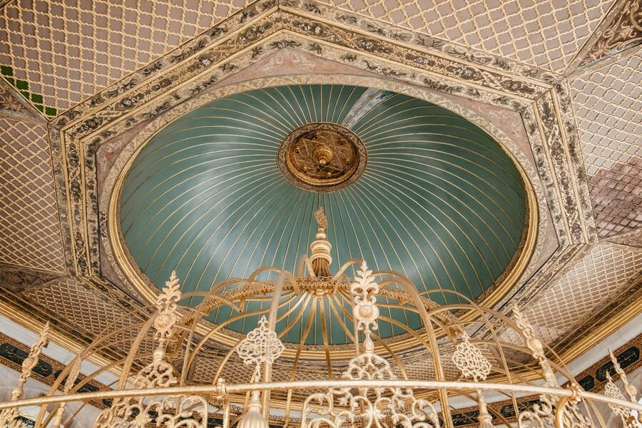 Istanbul: Hagia Sophia Skip-the-Line Ticket with Audio Tour - Choosing a small-group guide