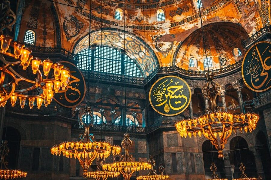 Istanbul: Hagia Sophia Skip-the-Ticket Line & Audio Guide - Dress, bags, and practical access