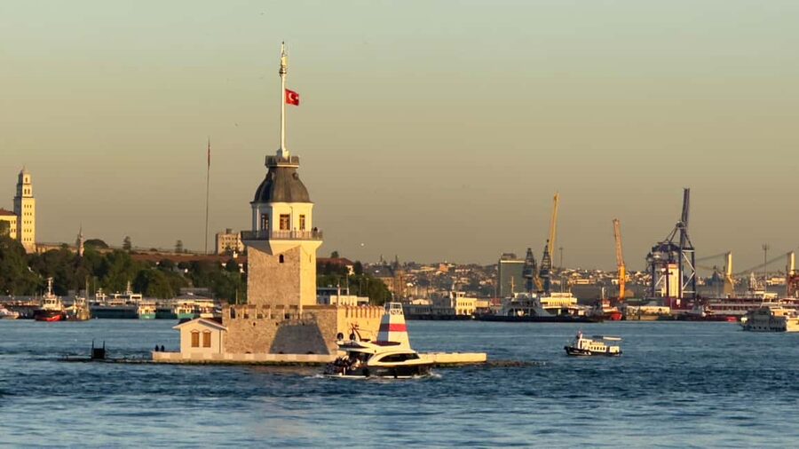 İstanbul: Small-Group Sunset Cruise & Audio Guide w/Snack - Key points to know before boarding