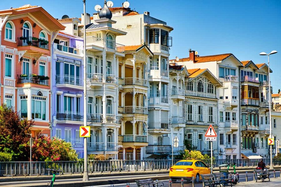 İstanbul: Small-Group Sunset Cruise & Audio Guide w/Snack - Snacks, drinks, and the real value of the fare