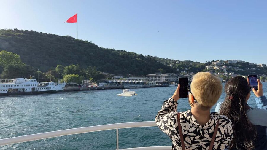 İstanbul: Small-Group Sunset Cruise & Audio Guide w/Snack - Who should book this Bosphorus cruise