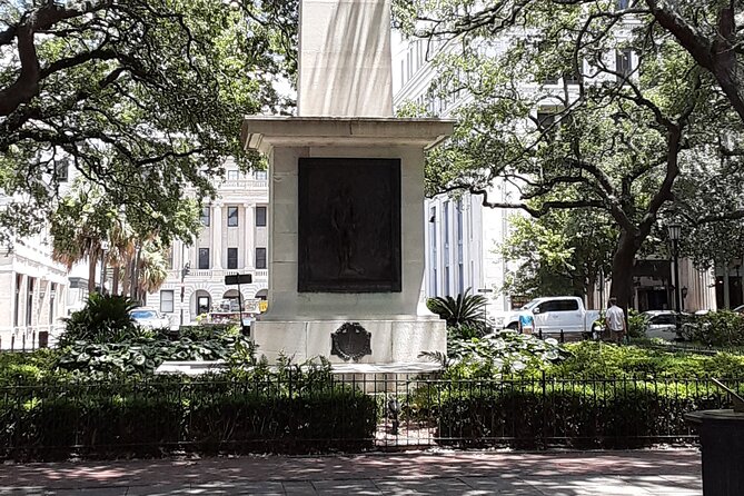 Johnson Square to Independent Presbyterian: A Self-Guided Audio Tour of Savannah - Wright Square and Oglethorpe Square