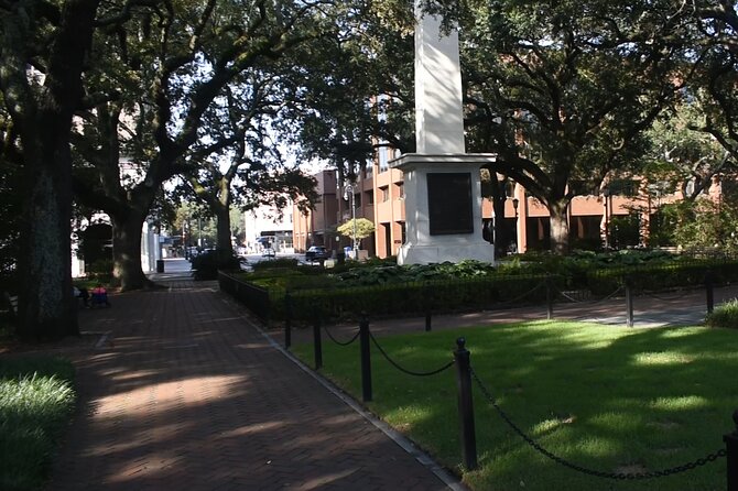 Johnson Square to Independent Presbyterian: A Self-Guided Audio Tour of Savannah - Lucas Theatre and Reynolds Square