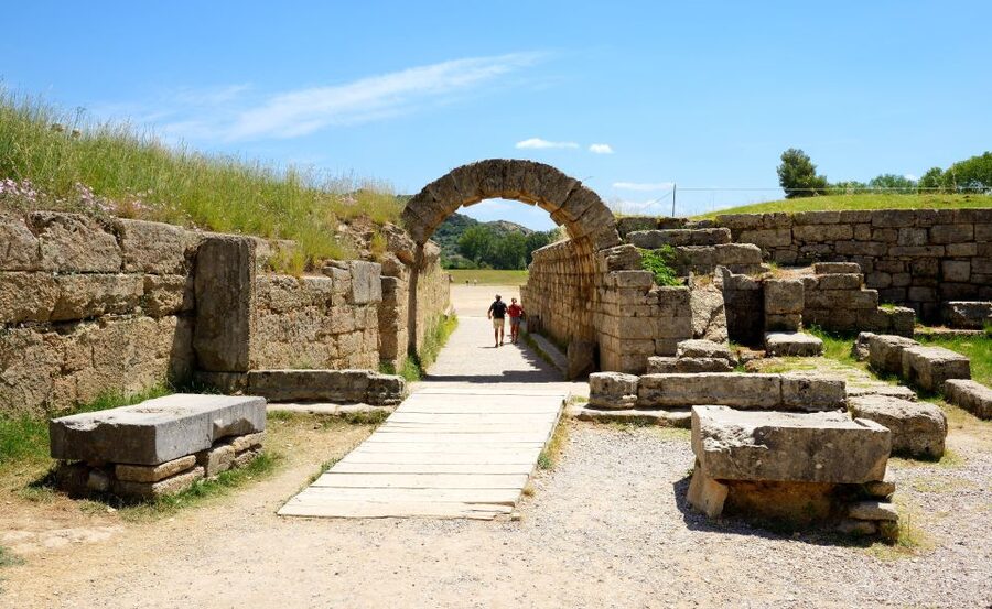 Katakolo Port: Transfer to Ancient Olympia and VR Audio Tour - The bus ride through the Peloponnese