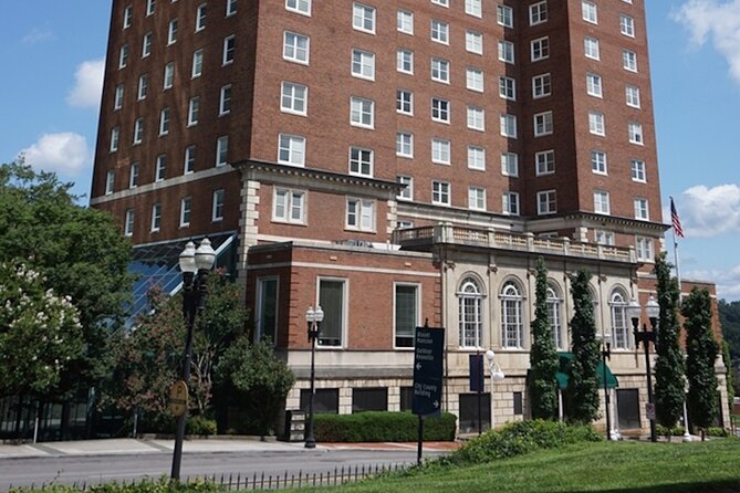Knoxville’s Country Music Heritage: A Self-Guided Audio Tour - A music tour that uses downtown as its stage