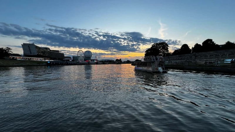 Krakow: Day or Night Vistula River Cruise with Audio Guide - Key points at a glance