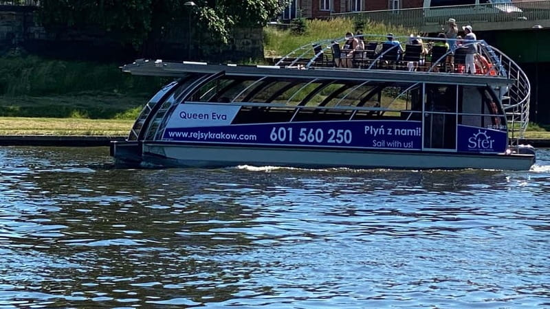 Krakow: Day or Night Vistula River Cruise with Audio Guide - Wawel Hill from the Vistula