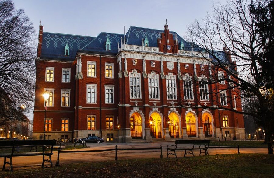 Krakow: Old Town Audio-Guided Walking Tour with Headset - Market Square, the Town Hall, and the heart of the route