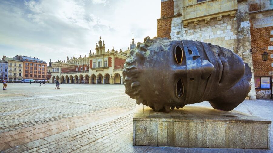 Krakow: Old Town Audioguided walking Tour - St. Mary’s Basilica and the darker legends