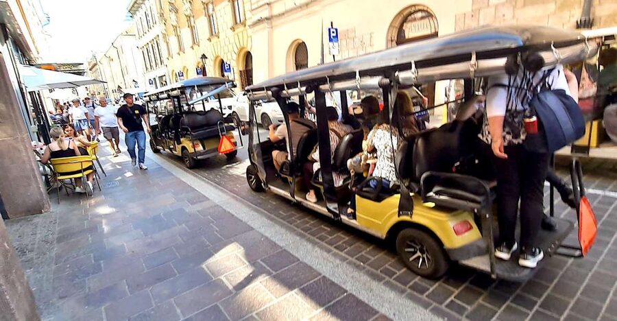 Krakow: Private Panoramic Tour by Golf Cart with Audio Guide - A fast first look at Krakow’s story