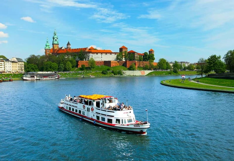 Krakow: Vistula River Sightseeing Cruise with Audio Guide - Wawel Castle and Wawel Hill from the river
