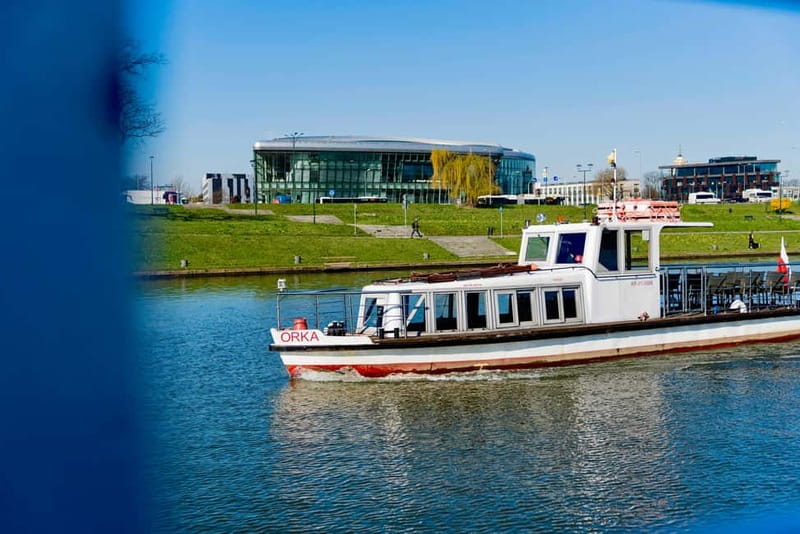 Krakow: Vistula River Sightseeing Cruise with Audio Guide - The balloon, bridges, and modern Krakow