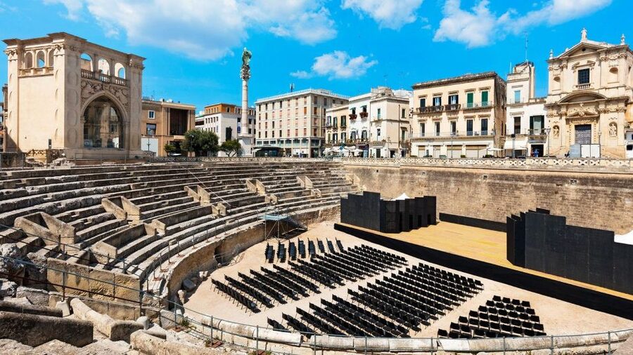 Lecce Audioguide - TravelMate app for your smartphone - Piazza Duomo and Piazza Sant’Oronzo