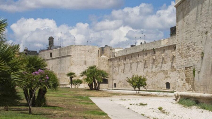 Lecce Audioguide - TravelMate app for your smartphone - Offline listening, text, and earphones