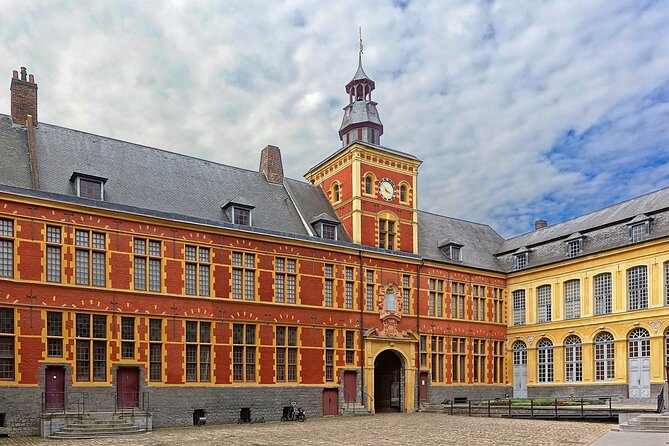 Lille: City Walk with Audio Guide in 7 Languages on your Phone - Grand squares, the Vieille Bourse, and Rihour Palace