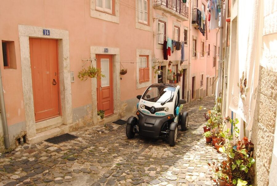 Lisbon: Electric Car Moorish Tour with GPS Audio Guide - São Vicente, the National Pantheon, and Santa Engrácia