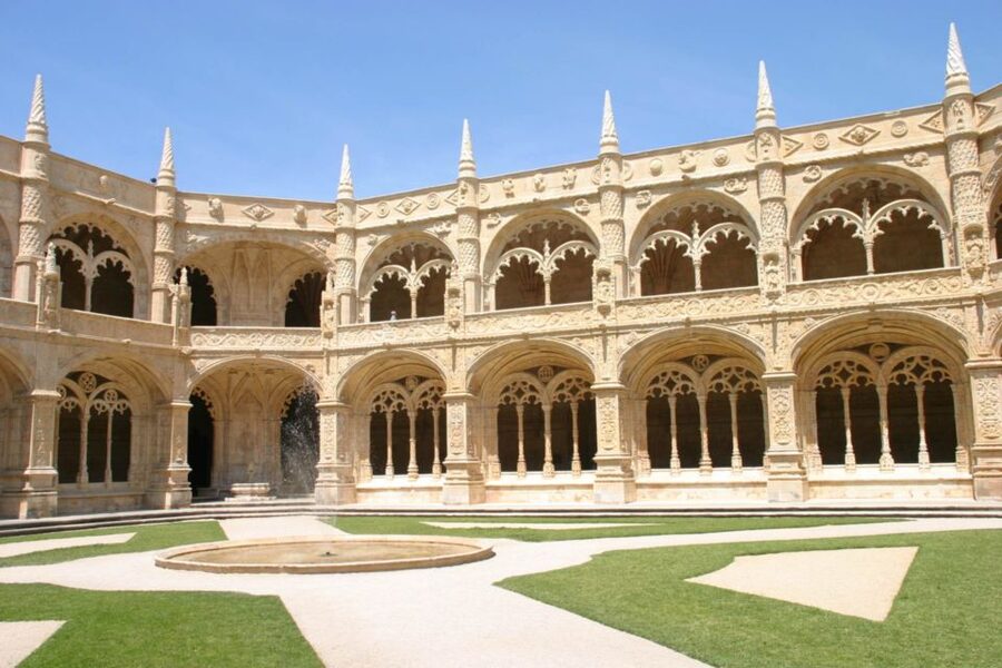 Lisbon: Jerónimos Monastery E-Ticket and Audio Guide - What the audio guide does well