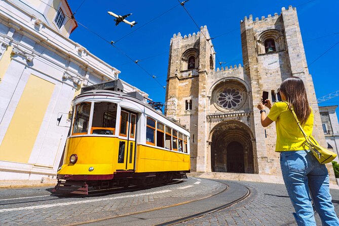 Lisbon Walking Tour with Audioguide on Your Smartphone - Key points at a glance