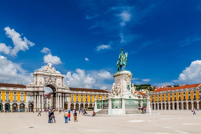 Lisbon Walking Tour with Audioguide on Your Smartphone - Lisbon Cathedral and the final squares