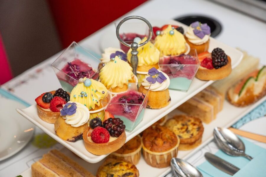 London: Gin and Afternoon Tea Bus Tour with Audio Guide - Who will enjoy this most?