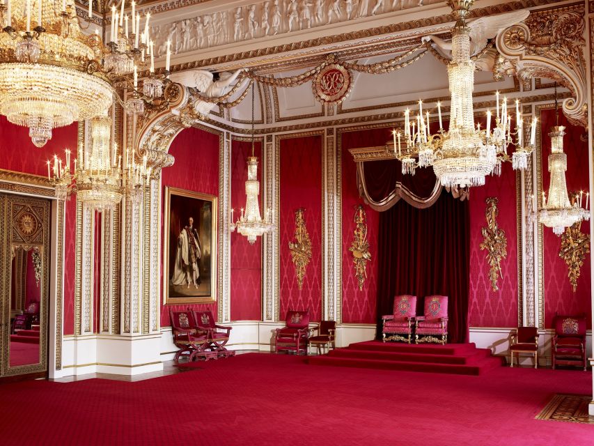 London: Royal Walking Tour and Buckingham Palace Audio Tour - Why the royal walk improves the palace visit