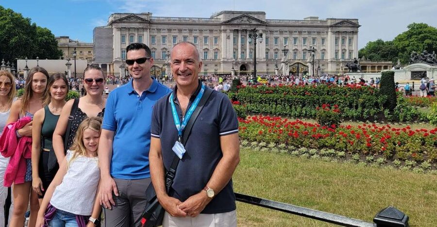 London: Royal Walking Tour and Buckingham Palace Audio Tour - St. James’s Park is a short scenic passage