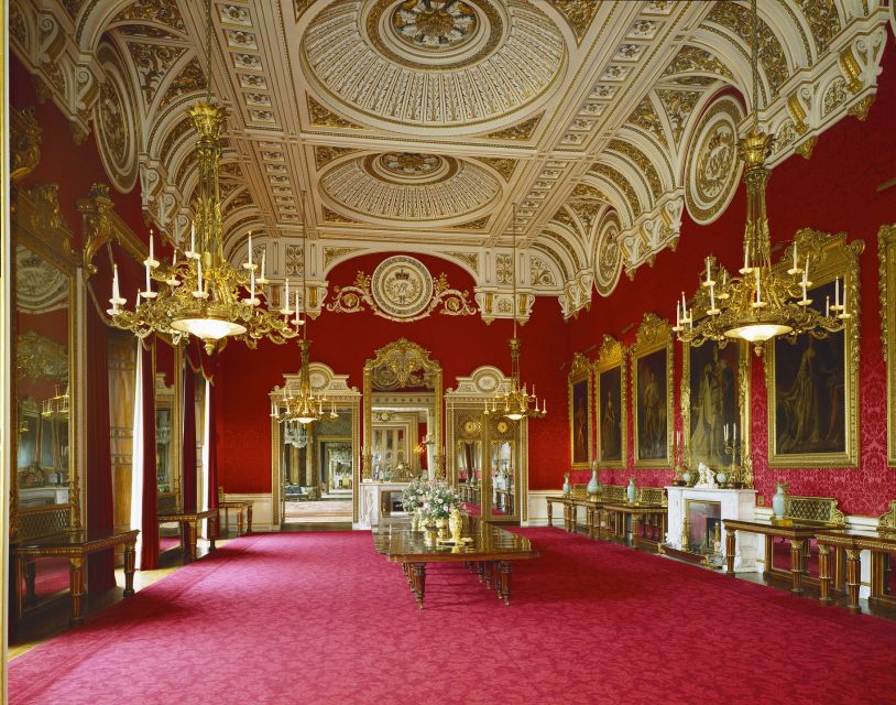 London: Royal Walking Tour and Buckingham Palace Audio Tour - Walking The Mall toward Buckingham Palace