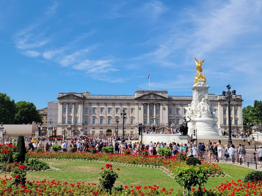 London: Royal Walking Tour and Buckingham Palace Audio Tour - What you actually do inside the palace