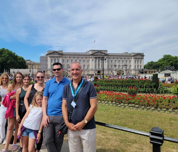 London: Royal Walking Tour and Buckingham Palace Audio Tour - Starting at William III’s statue in St. James Square