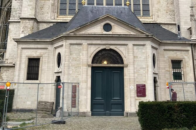 Lost Lanes and Secret Gardens Self Guided Audio Tour - The old monastery library and its unusual beginning