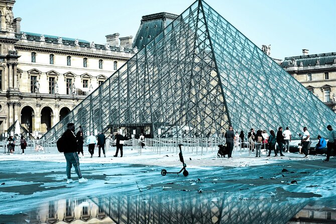 Louvre Entry Ticket with Audio Guide - Crowds, queues, and the pace inside