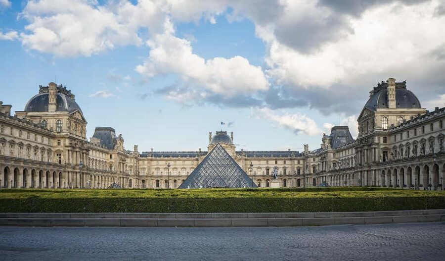 Louvre Museum Timed Entrance Ticket with Audio Guide - The Mona Lisa: famous, crowded, and still worth seeing