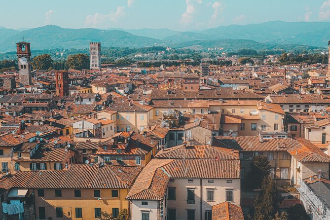 Lucca Walking Tour with Audio and Written Guide by a Local - A low-cost way to get your bearings in Lucca