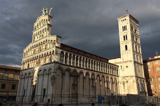 Lucca Walking Tour with Audio and Written Guide by a Local - San Michele in Foro and the emerald legend