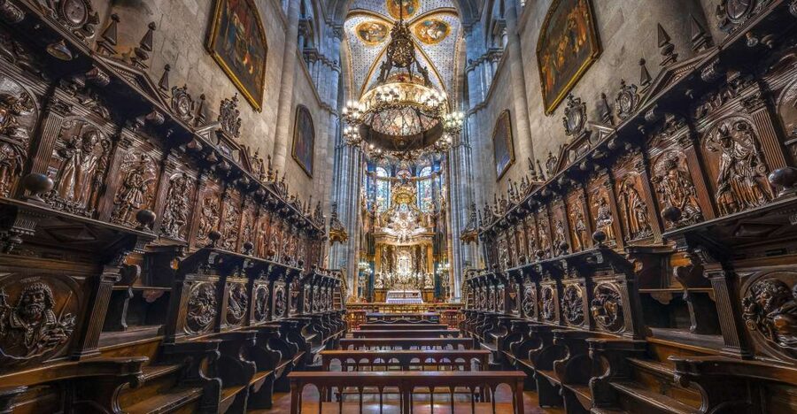 Lugo: Cathedral of Santa Maria Entry Ticket and Audio Guide - Entering through the Neoclassical west façade