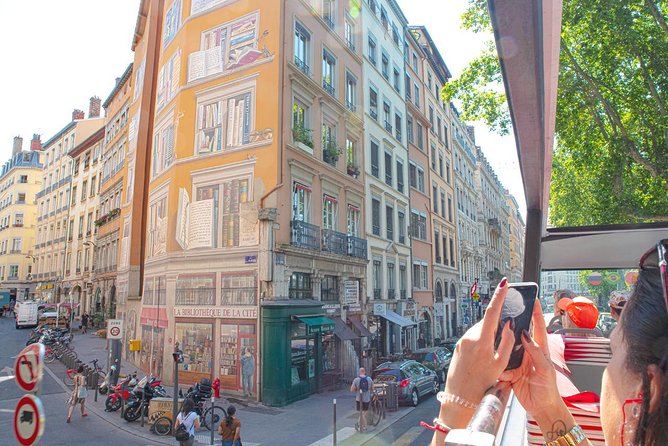 Lyon Hop-On Hop-Off Tour with Audio Commentary - Place Bellecour, the practical starting point
