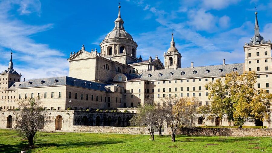Madrid Audioguide - TravelMate app for your smartphone - Sports, Escorial, and sights beyond the usual center
