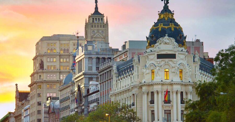 Madrid: El Retiro Park & City Sightseeing Audio Tour - Stories, myths, and the freedom to pause