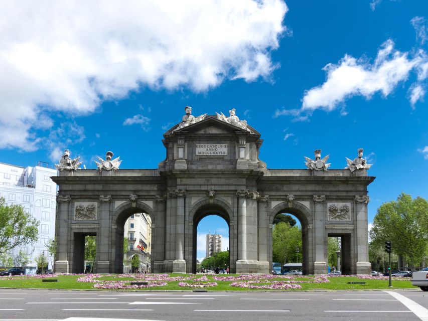 Madrid: El Retiro Park & City Sightseeing Audio Tour - Downloading the app before you walk