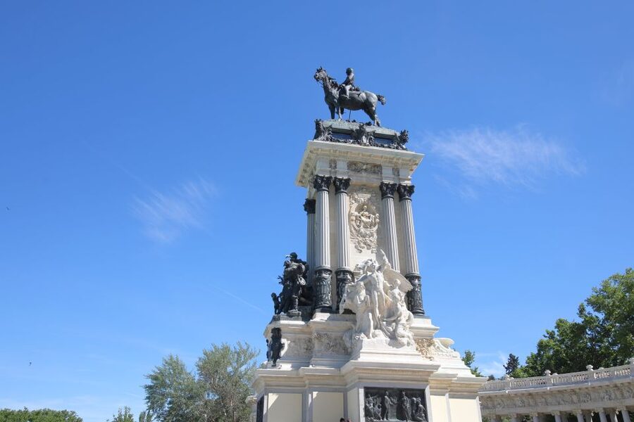 Madrid: El Retiro Park Self-Guided Audio Tour - Starting at Saint Jerome Church near Neptuno
