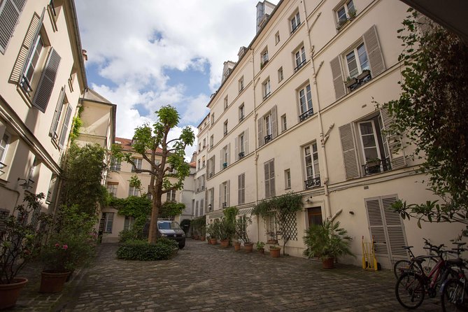 Marais self-guided audio tour: the neighborhood that has it all - Hôtel de Sully and the formal beauty of Place des Vosges