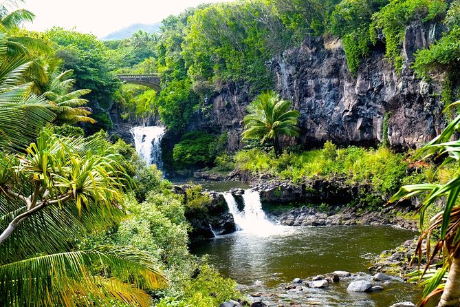 Maui Adventure Bundle: 6 Epic Audio Driving Tours, Including Road to Hana - West Maui: beaches, cliffs, and a demanding road